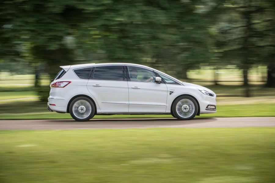  Ford Vignale S-Max 2016 года  (UK) (фото 15 из 25)
